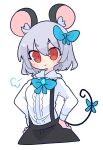  1girl animal_ears bangs black_skirt blue_bow blue_bowtie bow bowtie center_frills collared_shirt frills grey_hair highres long_sleeves mouse_ears mouse_girl mouse_tail nazrin op_na_yarou red_eyes shirt short_hair simple_background skirt solo suspender_skirt suspenders tail touhou v-shaped_eyebrows white_background white_shirt 