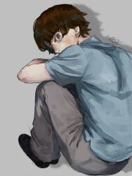  1boy adam_lanza bad_source bags_under_eyes bare_arms black_shoes blue_eyes blue_shirt brown_hair collared_shirt commentary covered_mouth drop_shadow english_commentary expressionless flipped_hair from_behind full_body grey_background grey_pants hair_behind_ear hair_between_eyes highres knee_up knees_up liesel_rosa looking_at_viewer looking_back male_focus pale_skin pants photo-referenced real_life shirt shoes short_hair signature simple_background sitting solo true_crime very_short_hair 