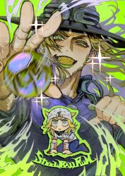  2boys blonde_hair blue_eyes commentary cowboy_hat goggles goggles_on_headwear gold_teeth green_background green_eyes green_lips grills gyro_zeppeli hat heart highres horseshoe horseshoe_hat_ornament horseshoe_ornament johnny_joestar jojo_no_kimyou_na_bouken long_hair looking_at_viewer male_focus multiple_boys neg_50asu simple_background smile star_(symbol) star_print steel_ball_(jojo) steel_ball_run tears teeth 