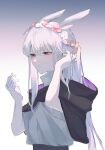  androgynous bangs blunt_bangs grey_hair hand_in_own_hair highres li983096 mimizuku_(sky:_children_of_the_light) pointy_hair ponytail simple_background sky:_children_of_the_light solo upper_body violet_eyes white_hair wreath 