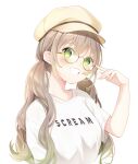  1girl absurdres bangs brown_hair cabbie_hat clenched_teeth glasses green_eyes green_hair hand_up hat highres koki_(latte1023) long_hair looking_at_viewer low_twintails multicolored_hair original shirt short_sleeves simple_background smile solo teeth twintails upper_body white_background white_shirt yellow_headwear 