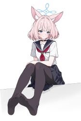  absurdres animal_ears blue_archive blue_halo commentary_request fox_ears fox_girl fox_platoon_(blue_archive) halo highres neckerchief niko_(blue_archive) pink_hair red_neckerchief school_uniform serafuku xingyun_fankic 