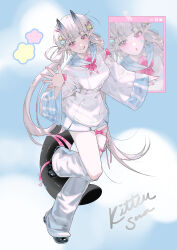  1girl :o :p absurdres aegyo_sal artist_name black_shoes blue_sailor_collar blue_skirt blunt_bangs blurry blurry_background blush breasts commentary doodle_inset dragon_girl dragon_horns dragon_tail epic_seven floating_hair full_body gradient_horns hair_ornament hairclip highres horns kittensua leg_ribbon leg_up leg_warmers long_hair looking_at_viewer miniskirt multicolored_horns neckerchief pink_eyes pink_nails pink_neckerchief pleated_skirt pointy_ears projected_inset red_eyes ribbon sailor_collar shirt shoes signature skirt sky smile standing standing_on_one_leg star_(symbol) star_hair_ornament star_sticker sticker sticker_on_face tail tail_ornament tail_ribbon thigh_ribbon tongue tongue_out too_many_hair_ornaments very_long_hair waving white_hair white_leg_warmers white_shirt wide_sleeves window_(computing) y2k_fashion yufine_(epic_seven) 