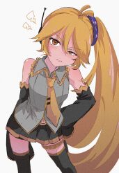  1girl ahoge akita_neru antenna_hair bare_shoulders bent_over black_sleeves blonde_hair blush commentary_request detached_sleeves grey_shirt hair_tie headgear highres kkngnti_pk lightning_bolt_symbol long_hair long_sleeves looking_at_viewer navel necktie shirt side_ponytail skirt squinting thigh_strap v-shaped_eyebrows very_long_hair vocaloid yellow_eyes yellow_necktie 