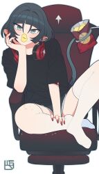 1girl alternate_costume animal_ears bag black_eyes black_hair black_shirt blue_eyes blunt_bangs blush chair chips_(food) commentary crumbs food food_on_face gaming_chair hair_between_eyes head_rest headphones headphones_around_neck jane_doe_(zenless_zone_zero) looking_at_viewer mouse_ears mouse_girl mouse_tail nail_polish notched_ear potato_chips pringle_duck red_nails shirt short_shorts short_sleeves shorts simple_background sitting solo swivel_chair tail thigh-highs white_background white_thighhighs yan_wan zenless_zone_zero 