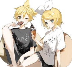 1boy 1girl black_shirt black_shorts blonde_hair blue_eyes brother_and_sister commentary couch food hair_ornament hairclip highres holding holding_food holding_ice_cream holding_ice_cream_cone holding_popsicle ice_cream ice_cream_cone kagamine_len kagamine_rin looking_at_viewer one_eye_closed open_mouth parallel_hairclips popsicle reirou_(chokoonnpu) shirt short_hair siblings t-shirt teeth twins untranslatable_commentary upper_teeth vocaloid white_background white_shirt yellow_nails