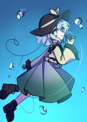  1girl air_bubble black_boots black_hat blue_background boots bow bubble closed_mouth collared_shirt commentary_request disembodied_linked_eye eyeball frilled_shirt_collar frilled_sleeves frills gradient_background green_eyes green_hair green_skirt hat hat_bow highres illust_atelier3 komeiji_koishi long_sleeves looking_at_viewer one-hour_drawing_challenge shirt skirt smile solo touhou underwater wide_sleeves yellow_bow yellow_shirt 