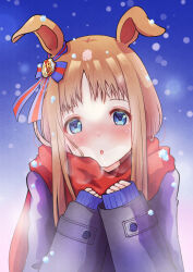  1girl animal_ears blue_coat blue_eyes blush bow breath brown_hair coat commentary_request ear_bow ear_ribbon grass_wonder_(umamusume) horse_ears horse_girl long_hair long_sleeves looking_at_viewer multicolored_hair parted_lips red_scarf scarf solo tracen_winter_coat umamusume white_hair winter_clothes winter_coat yoshiharu_izumi 