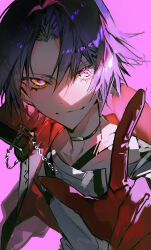  1boy absurdres blue_hair chain commentary_request dot_nose gloves highres jewelry looking_at_viewer male_focus mura_karuki necklace official_art parted_bangs pink_background red_gloves sharp_chin shirt short_hair simple_background smile solo sparkle virtual_youtuber watarai_hibari white_shirt yellow_eyes 