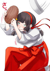  1girl black_hair blocking blunt_sidelocks commentary_request green_eyes hairband hakama hand_fan harisen highres holding holding_tray japanese_clothes kantai_collection kimono low_ponytail mogador_(kancolle) mogador_(miko)_(kancolle) nekotarou_(nktr299) ponytail red_hairband red_hakama sidelocks simple_background smile solo tray white_background white_kimono 