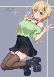  1girl absurdres akatsuki_kirika ankle_boots artist_name bare_shoulders black_boots black_choker black_skirt black_thighhighs blonde_hair bob_cut boots breasts choker commentary_request crossed_bangs double-parted_bangs double_v full_body garter_straps green_eyes green_nails green_shirt grey_background grin hair_between_eyes hair_ornament hair_tie highres jojie jumping large_breasts looking_at_viewer nail_polish off-shoulder_shirt off_shoulder platform_boots senki_zesshou_symphogear shirt shirt_tucked_in short_hair simple_background skirt smile solo sparkle thigh-highs v x_hair_ornament 