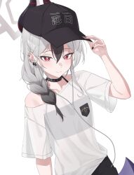 1girl adjusting_clothes adjusting_headwear black_choker black_hair black_hat black_horns black_nails blue_archive braid choker closed_mouth commentary_request demon_horns dutch_angle ear_piercing earphones earrings gradient_hair grey_hair hair_over_shoulder halo hat highres horns jewelry kayoko_(blue_archive) long_hair looking_at_viewer mole mole_on_neck multicolored_hair piercing ran_(gcrm8377) red_eyes shirt short_sleeves simple_background single_wing smile solo upper_body white_background white_shirt wings 