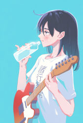  1girl ahoge black_eyes black_hair blue_background blush bottle commentary_request electric_guitar fender_telecaster from_side futsuu_no_keion-bu guitar hatono_chihiro holding holding_bottle holding_guitar holding_instrument honda_kouhei instrument long_hair looking_to_the_side medium_hair profile shirt short_sleeves side_ahoge simple_background solo sweat upper_body water_bottle white_shirt 