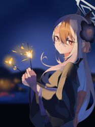  1girl black_horns black_kimono blue_archive blurry blurry_background brown_hair brown_streaks chinese_commentary closed_mouth commentary_request fireworks from_side hair_between_eyes hair_ornament hairclip halo highres holding holding_fireworks horns japanese_clothes kayoko_(blue_archive) kayoko_(new_year)_(blue_archive) kimono long_sleeves looking_at_viewer looking_to_the_side multicolored_hair official_alternate_costume outdoors parallel_hairclips red_eyes solo streaked_hair two-tone_hair upper_body white_hair white_halo wide_sleeves zhileng_zhil 