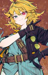  1girl ahoge ammunition aqua_shirt bandolier belt black_jacket blonde_hair commentary dokibird dokibird_(bounty_hunter) emu_(confisery) fang feather_hair gloves green_eyes gun hair_ornament heterochromia highres indie_virtual_youtuber jacket looking_at_viewer neckerchief orange_neckerchief red_eyes revolver shirt short_hair skin_fang solo sunglasses untranslatable_commentary virtual_youtuber weapon x_hair_ornament 