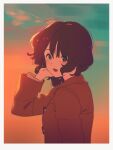  1girl :d blush brown_eyes brown_hair brown_jacket clouds hand_up hibike!_euphonium highres jacket kamo_kamen long_sleeves looking_at_viewer looking_back open_mouth oumae_kumiko outdoors short_hair sky smile solo sunset 