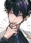  1boy bangs black_hair black_shirt blue_eyes blue_necktie collared_shirt hair_behind_ear highres horns jacket looking_at_viewer male_focus necktie nijisanji nijisanji_en parted_lips pointy_ears ren_zotto shirt smirk solo szainx virtual_youtuber white_background white_jacket 