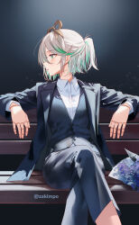  1girl absurdres alternate_costume black_jacket black_pants black_vest bouquet cecilia_immergreen collared_shirt colored_inner_hair commentary crossed_legs doll doll_joints english_commentary green_eyes green_hair green_streaks grey_hair hair_between_eyes hair_ornament half_updo highres hololive hololive_english jacket joints multicolored_hair on_bed pants ponytail shirt short_hair short_ponytail sitting solo streaked_hair suit suit_jacket suit_pants vest virtual_youtuber white_shirt winding_key zakimpo 