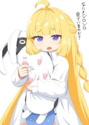  1girl absurdres ahoge blonde_hair commentary_request hair_intakes highres hug kikuchi1111 long_hair looking_at_viewer norma_hollowell open_mouth shirt simple_background solo upper_body violet_eyes white_background white_shirt zenless_zone_zero 