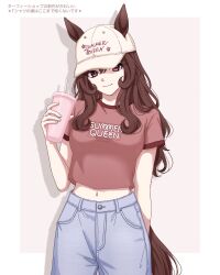  1girl absurdres alternate_costume animal_ears arm_behind_back baseball_cap border brown_hair casual clothes_writing commentary cowboy_shot cropped_shirt cup denim drink drinking_straw ears_through_headwear english_commentary gentildonna_(umamusume) hand_up hat hat_writing head_tilt headwear_writing highres holding holding_cup holding_drink horse_ears horse_girl horse_tail jeans kkn2929 midriff pants pink_background red_eyes red_shirt shade shadow shirt short_sleeves simple_background smile solo tail umamusume white_border white_hat 