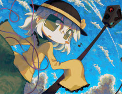  1girl absurdres black_hat blue_sky frilled_shirt_collar frilled_sleeves frills green_eyes green_skirt hado_fun hat hat_ribbon highres komeiji_koishi musical_note open_mouth ribbon shirt short_hair skirt sky sleeves_past_fingers sleeves_past_wrists smile solo touhou traffic_light white_hair yellow_ribbon yellow_shirt 