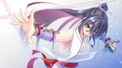  1girl arm_guards arthur_ishii bare_shoulders black_hair blunt_ends blurry closed_mouth colored_inner_hair commentary cowboy_shot depth_of_field dutch_angle eyes_visible_through_hair fighting_stance floating_hair foreshortening frown grey_background hair_between_eyes hand_up holding holding_sword holding_weapon japanese_clothes katana kimono long_hair long_hair_between_eyes looking_at_viewer multicolored_hair original outstretched_arm outstretched_hand pink_hair ponytail sideless_kimono sideless_outfit simple_background solo split_mouth sword v-shaped_eyebrows very_long_hair weapon white_kimono yellow_eyes 