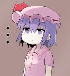 ... 1girl bangs blush brown_background closed_mouth collared_shirt cookie_(touhou) expressionless flat_chest hair_between_eyes hat hat_ribbon hisaka_(cookie) looking_at_viewer madore mob_cap pink_headwear pink_shirt purple_hair red_ribbon remilia_scarlet ribbon shirt short_hair simple_background solo touhou upper_body violet_eyes 