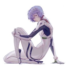  1girl ass ayanami_rei blue_hair commentary expressionless from_side looking_back mecha_pilot_suit neon_genesis_evangelion paulina_klime plugsuit_(evangelion) red_eyes short_hair sitting solo white_background 