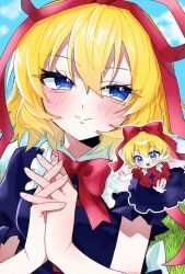  2girls black_shirt black_skirt blonde_hair blue_eyes blush bow breasts bubble_skirt closed_mouth commentary_request fairy_wings frilled_shirt_collar frilled_sleeves frills half-closed_eyes highres kikyou_(kikyou_3115) medicine_melancholy medium_breasts mini_person minigirl multiple_girls open_mouth own_hands_together puffy_short_sleeves puffy_sleeves red_bow red_ribbon red_shirt ribbon shirt short_hair short_sleeves skirt small_breasts smile su-san touhou wings 
