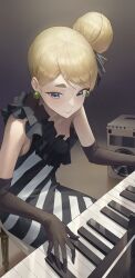  1girl absurdres black_dress black_gloves blonde_hair blue_eyes commentary_request diagonal-striped_dress don't_say_"lazy" dress earrings elbow_gloves gloves hair_bun highres instrument jewelry k-on! kotobuki_tsumugi piano playing_instrument single_hair_bun sitting solo stud_earrings thick_eyebrows two-tone_dress white_dress yecheng_anhunqu_(bilibili_1454316466) 