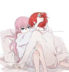  2girls absurdres blue_eyes bocchi_the_rock! chinese_commentary commentary cube_hair_ornament feet_out_of_frame gotoh_hitori hair_between_eyes hair_ornament highres kita_ikuyo long_hair looking_at_another multiple_girls obscuremisty on_bed pillow pink_hair red_hair shirt shorts tying_another's_hair tying_hair white_background white_shirt white_shorts yuri 