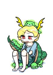  1girl antlers blonde_hair blue_shirt commentary_request dragon_girl dragon_horns dragon_tail green_scales highres horns kicchou_yachie kneehighs open_mouth otter_spirit_(touhou) red_eyes scales shirt short_hair sitting socks solo sweatdrop tail tanishi_0 touhou turtle_shell white_socks yellow_horns 