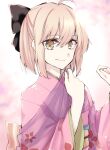  1girl ahoge alternate_costume black_bow blonde_hair bow fate/grand_order fate_(series) floral_print hair_between_eyes hair_bow highres japanese_clothes kimono light_smile looking_at_viewer maru_(pixiv51714255) obi okita_souji_(fate) pink_kimono sash solo white_background wide_sleeves yellow_eyes 