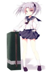  1girl commentary_request dai_(series) daiakuji expressionless flat_chest full_body grey_hair highres hizaka looking_at_viewer multishot_rocket_launcher pink_eyes rocket_launcher school_uniform serafuku short_hair short_twintails skirt solo takega_satsu twintails weapon 