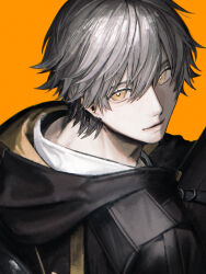  1boy absurdres black_coat black_pants caelus_(honkai:_star_rail) closed_mouth coat commentary_request from_side grey_hair hair_between_eyes highres honkai:_star_rail honkai_(series) hood hooded_coat ieririr lips long_sleeves looking_at_viewer male_focus orange_background pants shirt short_hair simple_background smile solo t-shirt trailblazer_(honkai:_star_rail) two-sided_coat two-sided_fabric upper_body white_shirt yellow_coat yellow_eyes 