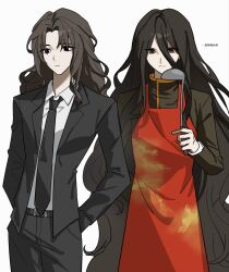  2boys :| apron arm_behind_back arms_behind_back belt black_belt black_eyes black_jacket black_necktie black_pants brown_hair brown_shirt closed_mouth collared_shirt cosplay costume_switch cowboy_shot curtained_hair danganronpa_(series) danganronpa_2:_goodbye_despair double-parted_bangs expressionless genre_connection grim128970 hair_between_eyes high_collar highres holding holding_ladle jacket kamukura_izuru kimi_ga_shine korean_text ladle lapels long_apron long_hair long_hair_between_eyes long_sidelocks long_sleeves look-alike looking_ahead male_focus multiple_boys necktie notched_lapels open_clothes open_jacket pants red_apron red_eyes satou_kai shirt sidelocks simple_background suit trait_connection very_long_hair wavy_hair white_background white_shirt 