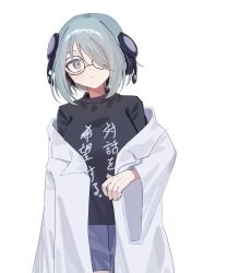  1girl black_shirt camiscilla_(shadowverse) closed_mouth clothes_writing commentary_request glasses headphones highres lab_coat looking_at_viewer ro11_apple shadowverse shadowverse:_worlds_beyond shirt short_hair white_background 