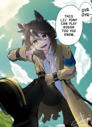  1girl animal_ears armband asymmetrical_shirt belt black_belt black_boots black_gloves black_hair black_pants blue_armband blue_sky boots brown_eyes clouds cloudy_sky coat ear_covers english_commentary english_text fisheye foreshortening gloves green_coat grin hair_between_eyes hand_on_own_knee highres horse_ears horse_girl horseshoe lens_flare looking_at_viewer looking_down mas_taado multicolored_hair open_clothes open_coat open_mouth pants perspective shirt signature sky smile solo speech_bubble stay_gold_(sunlit_outsider)_(umamusume) stay_gold_(umamusume) sweat talking torn_clothes torn_coat umamusume white_hair white_shirt wiping_sweat 