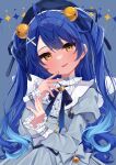  1girl absurdres amamiya_kokoro bell beret black_ribbon blue_background blue_hair blue_headwear hair_bell hair_ornament hair_ribbon harukasu_(mememememo) hat highres jingle_bell long_hair long_sleeves looking_at_viewer neck_bell nijisanji puffy_long_sleeves puffy_sleeves ribbon simple_background smile solo twintails virtual_youtuber x_hair_ornament yellow_eyes 