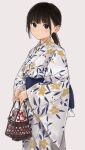  1girl akipeko bag black_hair blue_sash blush expressionless floral_print highres holding holding_bag japanese_clothes kimono looking_at_viewer obi original ponytail print_kimono sash simple_background white_background white_kimono wide_sleeves yukata 