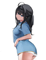  1girl absurdres ahoge black_hair blue_eyes blue_shirt closed_mouth hair_between_eyes highres honeyz long_hair looking_at_viewer looking_back mang_nae_(vtuber) project_i shirt simple_background solo sumomo_(rhfmrh987) thighs violet_eyes white_background 