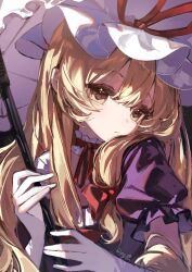  1girl artist_name blonde_hair bow choker closed_mouth commentary_request dress gloves hair_between_eyes hair_bow hat hat_ribbon holding holding_umbrella long_hair mob_cap puffy_short_sleeves puffy_sleeves purple_dress red_bow red_ribbon ribbon ribbon_choker ringo_no_usagi short_sleeves signature solo touhou umbrella upper_body white_gloves white_hat white_umbrella yakumo_yukari yellow_eyes 