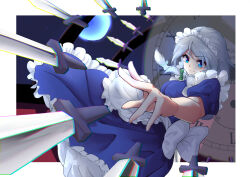 1girl absurdres apron back_bow blue_dress blue_eyes bow braid chinese_commentary chromatic_aberration closed_mouth commentary_request dress frilled_dress frills gguoddl green_bow grey_hair hair_bow highres izayoi_sakuya knife long_hair looking_at_viewer maid maid_headdress puffy_short_sleeves puffy_sleeves short_sleeves smile solo throwing_knife touhou twin_braids waist_apron weapon white_apron white_bow 