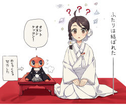  1girl ? alternate_costume black_haori brown_eyes brown_hair clothed_pokemon flower hair_flower hair_ornament haori highres japanese_clothes juliana_(pokemon) kaminokefusa kimono kneeling pokemon pokemon_(creature) pokemon_scarlet_and_violet shiromuku speech_bubble tatsugiri tatsugiri_(curly) translation_request uchikake wedding white_flower white_kimono 