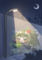 1girl bag blush_stickers burger caesar_(trickcal) commentary_request crescent_moon eating food food_on_face full_body green_eyes green_hair grey_hoodie hairband highres holding holding_bag hood hood_down hoodie jitome korean_commentary lamppost long_hair monyami moon night open_mouth outdoors outline sky solo star_(sky) starry_sky trickcal v-shaped_eyebrows very_long_hair walking white_outline