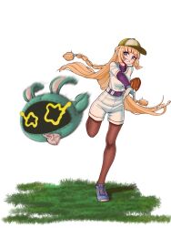  1girl absurdres asymmetrical_gloves bamboo baseball_cap baseball_mitt baseball_uniform black_pantyhose blonde_hair blue_shoes brown_gloves commentary full_body gloves grass hat highres leg_up long_hair mismatched_gloves norma_hollowell pantyhose shirt shoes shorts simple_background smile solo sorandandu sportswear standing standing_on_one_leg teeth very_long_hair violet_eyes white_background white_gloves white_shirt white_shorts zenless_zone_zero 