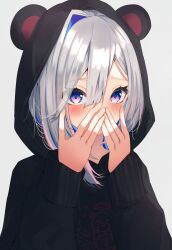  1girl alternate_costume amane_kanata animal_hood asymmetrical_bangs asymmetrical_hair bear_hood black_hoodie blue_hair blush bob_cut colored_inner_hair commentary_request covering_own_mouth double-parted_bangs embarrassed eyes_visible_through_hair grey_background grey_hair hair_between_eyes hair_over_one_eye hands_up highres hololive hood hood_up hoodie long_sleeves looking_at_viewer medium_hair missing_wings multicolored_hair pink_streaks print_hoodie raised_inner_eyebrows simple_background single_hair_intake solo streaked_hair sui._(suikun) upper_body violet_eyes virtual_youtuber 