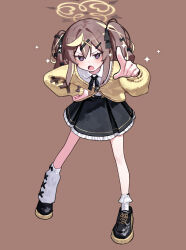  1girl absurdres angry black_ribbon black_shoes black_skirt blonde_streaks blue_archive bow bright_pupils brown_background brown_hair brown_halo cardigan collared_shirt commentary full_body hair_bow hair_ornament hairclip halo hand_on_own_hip highres leaning_forward long_sleeves miniskirt multicolored_hair multicolored_halo multiple_hair_bows neck_ribbon open_mouth pointing pointing_at_viewer rena_(blue_archive) ribbon shirt shoes simple_background single_leg_warmer skirt socks solo sparkle standing streaked_hair twintails two-tone_halo violet_eyes white_pupils white_shirt white_socks yellow_cardigan yellow_halo yoon_cook 