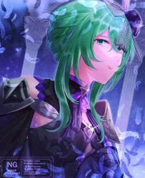  1girl armor black_dress black_hat dress fascinator feathers fire_emblem fire_emblem:_fortune's_weave green_eyes green_hair hat highres jewelry katarina_neko long_bangs looking_to_the_side necklace ninae_(fire_emblem) purple_ribbon ribbon shoulder_armor single_bare_shoulder 