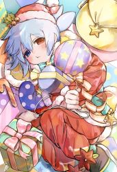  1boy :t aqua_bow aqua_bowtie balloon blue_eyes blue_hair bow bowtie box candy candy_cane capelet christmas christmas_present christmas_stocking commentary food full_body fur-trimmed_capelet fur-trimmed_headwear fur-trimmed_jacket fur_trim gift gift_box green_shoes hat hat_ornament heterochromia highres holding holding_balloon holly holly_hat_ornament jacket looking_at_viewer lying male_focus official_alternate_costume on_side pants pink_ribbon puyopuyo puyopuyo_quest red_eyes red_hat red_jacket red_pants ribbon sack santa_costume santa_hat shoes short_hair sig_(puyopuyo) sig_(santa)_(puyopuyo) signature solo star_(symbol) ume_(umeboshioishii) yellow_capelet 